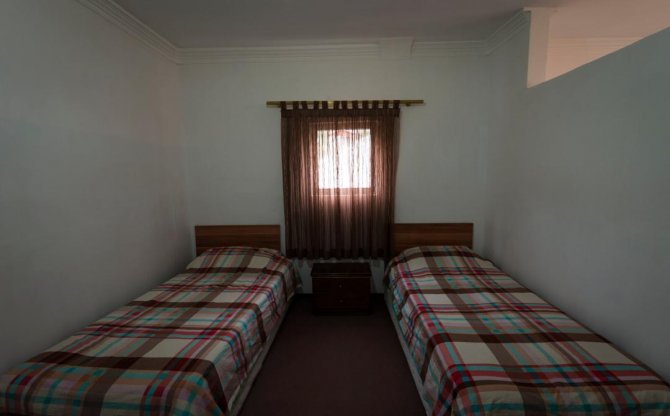 اتاق دو تخته تویین هتل نویذر قزوین